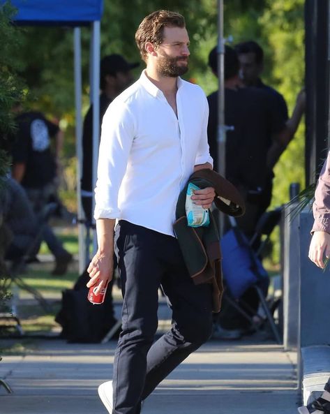 Christian Grey Jamie Dornan, Celebrity Casual Outfits, Mens Casual Outfits Summer, Outfits Hombre, Dad Fashion, Mens Casual Dress Outfits, Guys Clothing Styles, Elegante Casual, Mens Fashion Casual Outfits