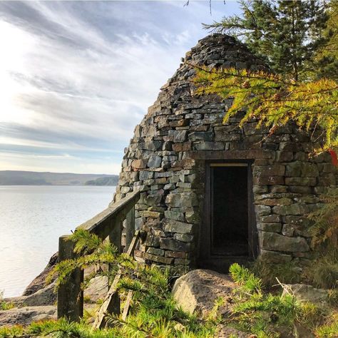 OurNorthumberland&Beyond on Instagram: “The Wave Chamber is a 4m tall dry-stone beehive hut, made from 80 tons of stone and is a camera obscura, projecting an image of the water…” Stone Hut, Hound Of The Baskervilles, Castle Floor Plan, Camera Obscura, Dry Stone, Dnd Campaign, Tattoo Portfolio, Biome, Art Story