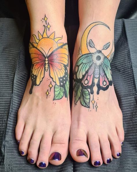 Feet Tattoos For Women, Butterfly Foot Tattoo, Insect Tattoo, Foot Tattoos For Women, Perfect Tattoo, Sweet Tattoos, Floral Tattoo Sleeve, Moth Tattoo, Tattoo Style Drawings