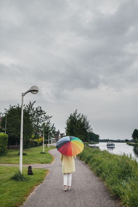 25 Captions For Umbrella Pics That'll Make A Splash On Your Feed Cute Rain Jacket, Dog Umbrella, Transparent Raincoat, Umbrella Photo, Clear Umbrella, Pink Umbrella, Colorful Umbrellas, Florida Girl, Raining Cats And Dogs