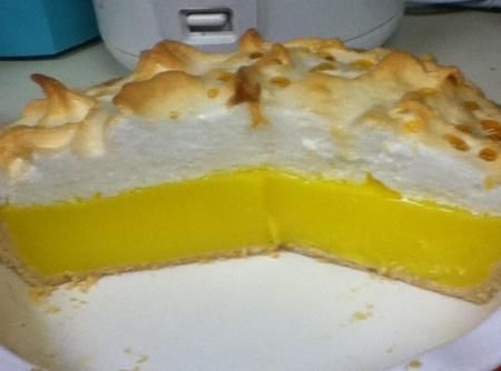 Mile High Lemon Pie (Jello easy) Recipe Lemon Meringue Pie Easy, Lemon Meringue Pie Recipe, Earthquake Cake, Meringue Pie Recipes, Sugar Free Pudding, Apple Dumplings, Trisha Yearwood, Dumplings Recipe, Lemon Meringue Pie