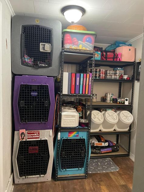 Ruffland Kennel Setup, Working Dog Gear, Dog Gear Organization, Dog Supplies Organization, Whelping Puppies, Kennel Ideas, Dog Kennel Designs, Puppy Room, Service Dogs Gear