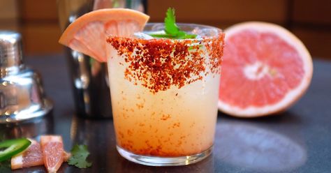 Long live the Paloma. Paloma Drink, Grapefruit Margarita, Paloma Recipe, Margarita Drink, Grapefruit Cocktail, Paloma Cocktail, Mezcal Cocktails, Tequila Drinks, Tequila Cocktails