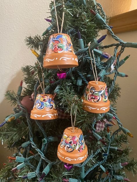 Mini Clay Pots, Mexican Christmas Decorations, Christmas Tree Trimming, Mini Clay, Mexican Christmas, Mexican Crafts, Bell Ornaments, Pretty Christmas, Clay Pot