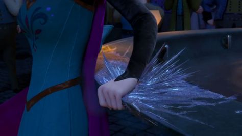 anna frozen ice powers | elsa-frozen-trailer-elsa-ice-powers Ice Powers, Ice Magic, Frozen 2013, Princesa Disney, Queen Elsa, Disney Frozen Elsa, Disney Aesthetic, Animation Screencaps, Snow Queen