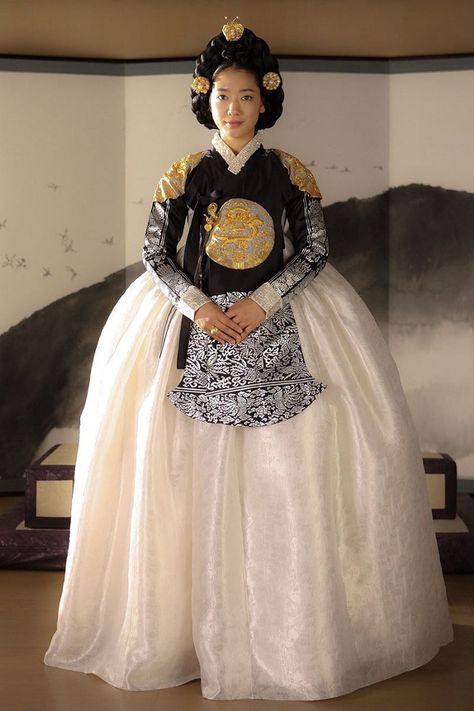 What I took from “ The Royal Tailor” | by Rayyah Sempala | Medium Korean Empress, Traditional Clothing Around The World, Traditional Korean Clothing, Dynasty Clothing, Korean Traditional Clothing, Korean Traditional Dress, Modern Hanbok, Culture Clothing, Korean Hanbok