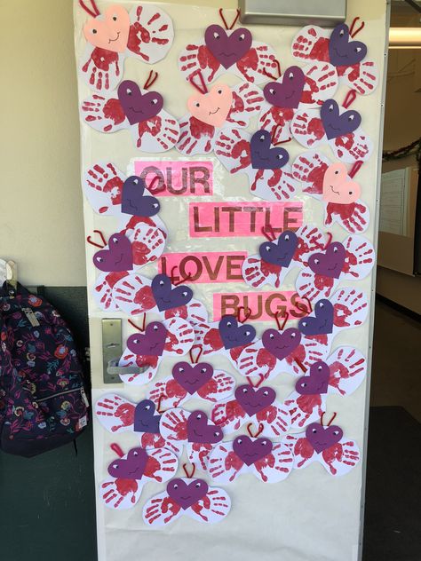 Love bugs classroom door decoration with hand prints Valentines Day Classroom, Valentines Classroom Door, Preschool Door Decorations, Classroom Door Ideas, Valentine Bulletin Boards, Rustic Decor Ideas, Science Valentines, Classroom Decor Ideas, Valentines Day Bulletin Board