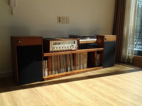 vintage hi-fi setup Record Album Storage, Hifi Room, Retro Speakers, Vinyl Room, Record Room, Sound Room, Album Storage, Vintage Stereo, Vintage Hifi