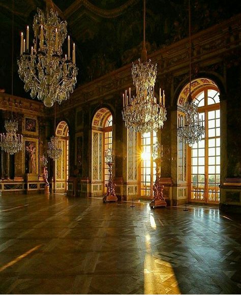 Versailles Hall Of Mirrors, Inside Castles, Chateau Versailles, A Night At The Opera, Hall Of Mirrors, French Architecture, Palace Of Versailles, Vintage Interiors, Manor House