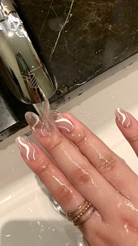 aesthetic nails Nails Curvy Lines, Curvy Nail Designs, Curvy Lines Nails, Simple Nail Line Art, Curvy Line Nails, Nails Squiggly Lines, Nude Nails With White Design, Nude Nails With White Lines, White Line Nail Art