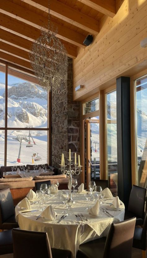 Ski Restaurant, Bistro Interior Design, Winter Restaurant, Mountain Restaurant, Austria Aesthetic, Sweden Aesthetic, Bistro Interior, Aspen Ski, Ski Aesthetic