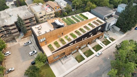 MODA ramps rooftop garden along Calgary multifamily housing Multifamily Housing, Rooftop Design, Landscape And Urbanism, American Architecture, Concrete House, Timber House, Rooftop Garden, Architecture Office, Calgary Alberta