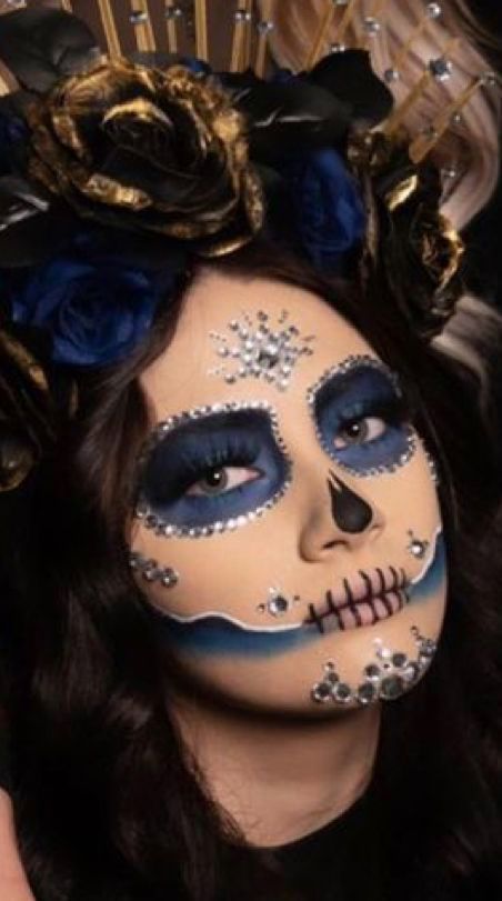 Day Of The Dead Makeup With Jewels, Dia De Los Muertos Costumes For Women Diy, Blue Catrina Makeup, Catrina Costume Make Up, Easy Dia De Los Muertos Makeup Ideas, Simple Catrina Makeup, Haloween Mackup Ideas, Candy Skull Makeup, Catrina Makeup