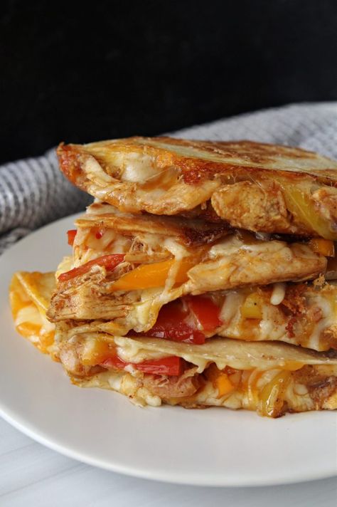 Rotisserie Chicken Fajita Quesadillas - Love to be in the Kitchen Chicken Fajita Quesadillas, Avocado Yogurt Dip, Recipes Rotisserie Chicken, Seasoned Chicken, Chicken Fajita, Fajita Seasoning, Pesto Chicken Pasta, Quesadilla Recipes, Chicken Quesadillas