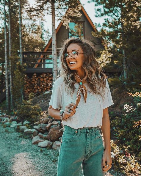 Hicking Outfits, Cabin Outfits, Granola Girl Aesthetic Outfits, Granola Fashion, Hailey Miller, Cabin Outfit, Turquoise Jeans, Granola Girl Aesthetic, Mountain Outfit