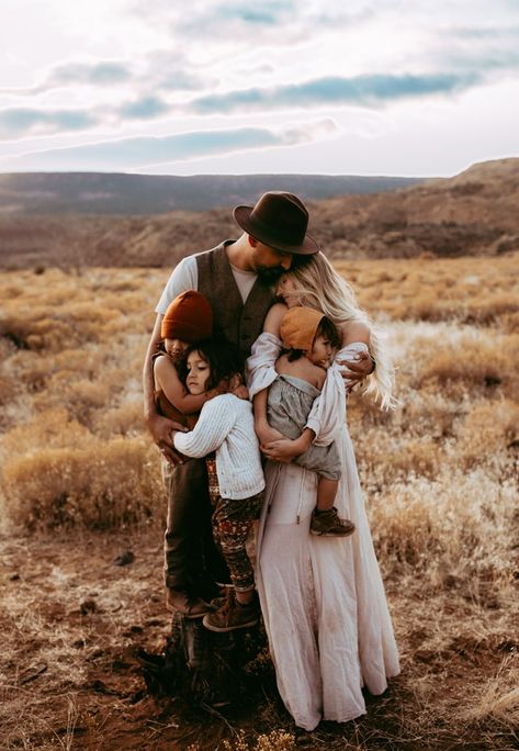 Adventure Family Photography, Emotive Family Photography, Homestead Family Photos, Bohemian Family Photoshoot, Western Family Photoshoot, Boho Family Photos, Mountain Family Photos, Dad Style, Outdoor Family Photos