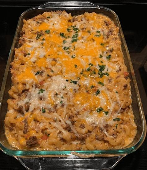 Baked Chili Mac, Cheesy Chili Mac, Chilli Mac, Baked Chili, Cheesy Chili, Cheesy Mac, Steak Casserole, Chili Mac Recipe, Philly Cheese Steak Casserole