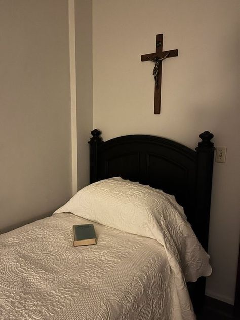 Southern Gothic Aesthetic, Southern Gothic, Ding Dong, Bedroom Aesthetic, Bedroom Inspo, House Inspo, Dream Room, New Room, Lany