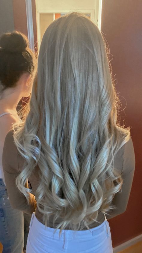 Curling Hair Aesthetic, Curled Hair At The End, Wand Curled Hair, Inward Curls, Curled Ends Hair, End Curls, Hair Curling Wand, Wand Curling Iron, Curled Ends