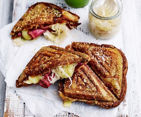 Toasted Sandwich Recipes, Chutney Sandwich, Cheese Toasties, Grilled Sandwiches, Croque Madame, Smoked Cheese, Toast Sandwich, Sandwich Fillings, Classic Breakfast