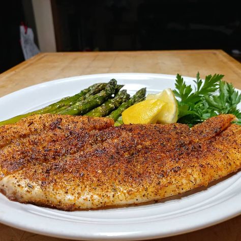 Blackened Snapper, Snapper Recipes Baked, Red Snapper Recipes, Blackened Fish, Snapper Recipes, Blackened Tilapia, Tilapia Fish, Spicy Dishes, Red Snapper