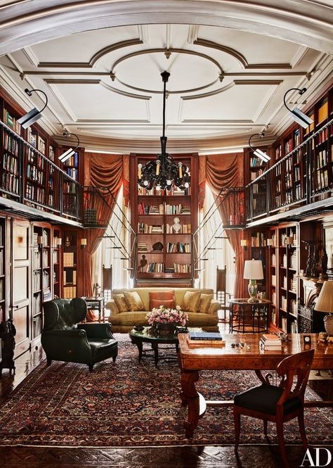 The double-height library is an ode to Solomon’s love of books. The windows and Couturier-designed sofa are dressed in silk damask  | archdigest.com Dream Library, Beautiful Library, Library Room, Home Library Design, Home Libraries, Library Design, Retro Home Decor, Home Library, Retro Home