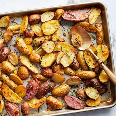 Rap Food Ideas, Fingerling Potatoes Recipes, Inspired Taste, Potatoes Healthy, Gut Recipes, Benefits Of Potatoes, Potato Varieties, Roasted Fingerling Potatoes, Healthy Potatoes