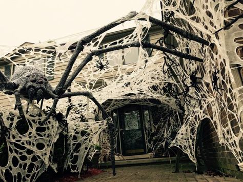 Static: - Gargantuan HD spider and nest | Halloween Forum Arachnophobia Halloween Decor, Outside Spider Decorations, Spider Tunnel Halloween, Halloween Entrance, Spider Nest, Spider House, Spiders Halloween, Halloween Decoration Ideas, Halloween Forum