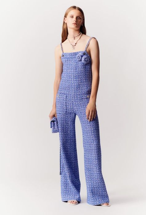 CHANEL Jumpsuit Cotton Tweed & Imitation Pearls. Blue, White & Navy Blue - P74425V65954NM468 - Product line Tweed Street Style, Chanel Jumpsuit, Tweed Jumpsuit, Moda Chanel, Mode Chanel, 2023 Ss, Fashion Chanel, Chanel Official, Chanel Official Website