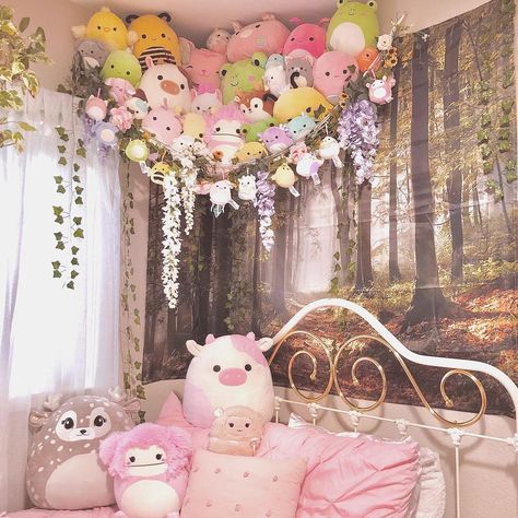 Stuffed Animal Hammock Aesthetic, Plushie Hammock Aesthetic, Squshmellow Collection Aesthetic, Squishmallows Net, Stuffie Display, Squishmallow Collection Aesthetic, Plush Display Ideas, Squishmellow Organization, Squishmallows Bedroom