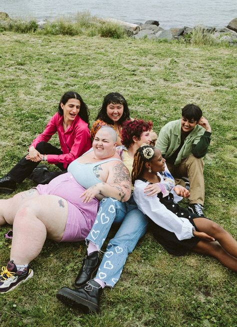 Photographer Laurel Golio on her decade-long documentation of queer youth in the US Photography Zine, One Friend, Twin Beds, Family Coloring, History Fashion, Queen Size Bed, Body Poses, Aesthetic Images, Photo Reference