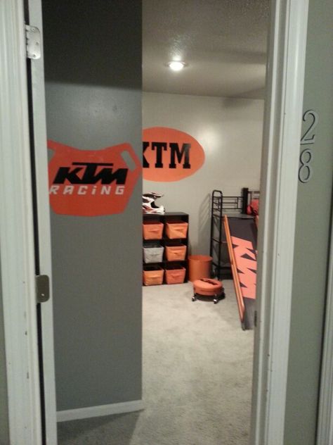 Entering Brendan's KTM cave! Motocross Bedroom Ideas, Motocross Room, Bike Bedroom, Dirt Bike Bedroom, Motocross Bedroom, Moto Cross Ktm, Dirt Bike Room, Dirt Biking, Bike Room