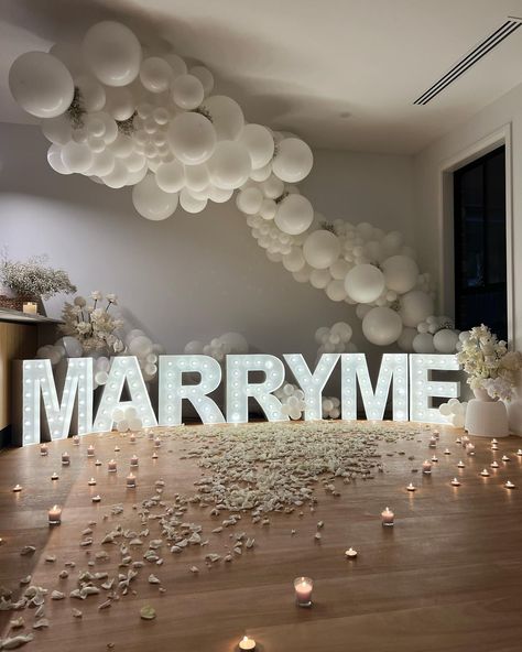 Proposal Balloons Decoration, Marriage Proposal Ideas Creative, Christmas Engagement Proposal, Candle Light Dinner Ideas, Valentine Day Aesthetic, Event Entrance Design, Content Room, Wedding Proposal Ideas Engagement, Proposal Decoration