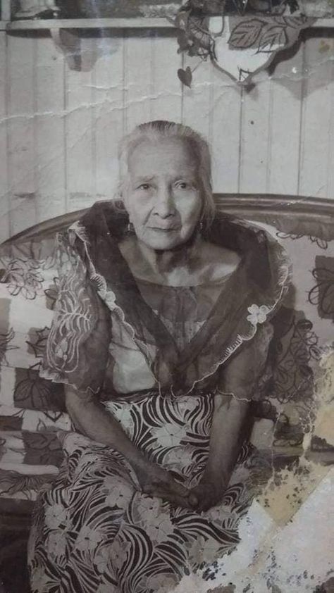 Philippine Old Photos Collection Old Filipino Aesthetic, Philippines Aesthetic Vintage, Filipino Grandma, Historical Philippines, Old Philippines, Philippine Traditions, Andres Bonifacio, Vintage Filipino, Filipino Heritage