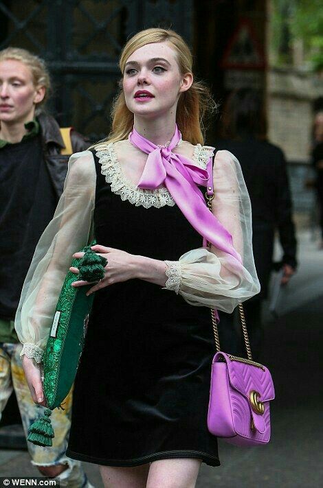 Gucci Fashion Show, Elle Fanning Style, Gucci Cruise, Victorian Blouse, Walking Down The Street, Kirsten Dunst, Looks Street Style, Keira Knightley, 2017 Fashion