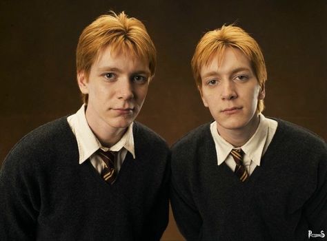 Wesley Twins, Fred George Weasley, Oliver And James Phelps, The Weasley Twins, Memes Harry Potter, James Phelps, James And Oliver Phelps, Phelps Twins, Oliver Phelps