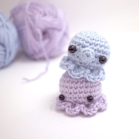 Octopus - Free Amigurumi Pattern here: http://blog.mohumohu.com/post/117524437877/amigurumi-octopus-pattern Amigurumi Baba, Octopus Crochet Pattern, Balls Of Yarn, Crochet Unique, Confection Au Crochet, Crochet Octopus, Pola Amigurumi, Easy Crochet Projects, Crochet Simple