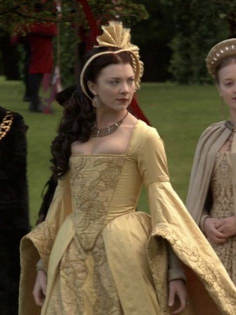 Anne Boleyn Natalie Dormer, Anne Boleyn Aesthetic, 1700 Dress, Natalie Dormer Anne Boleyn, The Tudors Costumes, Anne Boylen, Anne Boleyn The Tudors, Extravagant Outfits, Tudor Dress