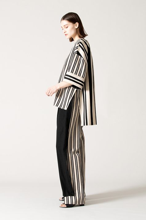 Stripes Fashion 2023, Striped Outfit, Stripe Fashion, Stripe Outfits, Mode Casual, Modest Wear, Mode Inspo, Fashion Design Clothes, Indian Designer Wear