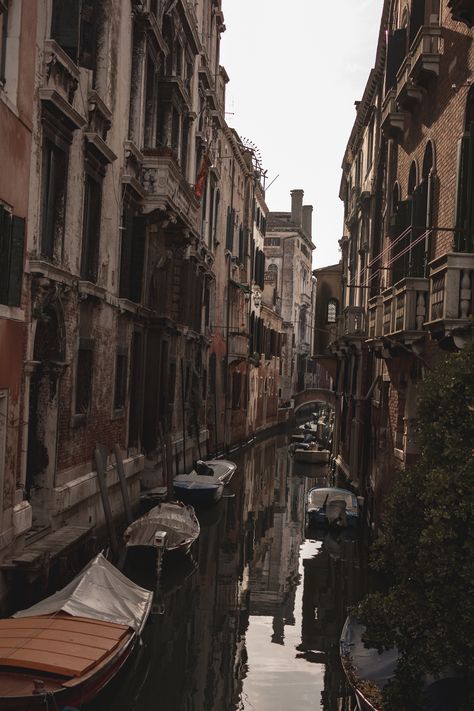 Italy Aesthetic Brown, Brown Italy Aesthetic, Brown Place Aesthetic, Italy Dark Academia, Venice Dark Aesthetic, Brown Map Aesthetic, My Policeman Book Aesthetic, Dark Italy Aesthetic, Venice Aesthetic Vintage