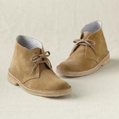 $120, Tan Suede Desert Boots: TravelSmith Clarks Original Desert Boots Tan 9. Sold by TravelSmith. Click for more info: https://lookastic.com/women/shop_items/97173/redirect Desert Boots Women Outfit, Desert Boots Outfit Women's, Desert Boots Outfit, Chukka Boots Outfit, Desert Boots Women, Desert Shoes, Clarks Originals Desert Boot, Wedding Outfit For Boys, Desert Boot