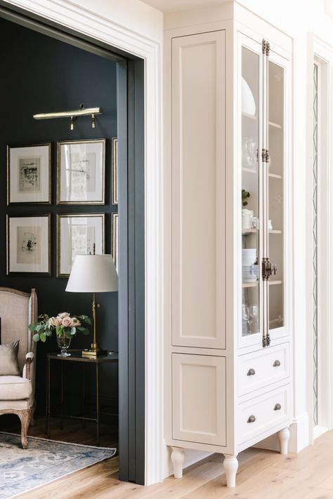 Eve Closet Ideas, Living Room Colonial Modern, Office Decor Traditional, French Glam Dining Room, Whitney Parkinson Dining Room, Susan Kasler Interiors, Classical Wallpaper Aesthetic, Modern Colonial Office, Simple Timeless Home Decor