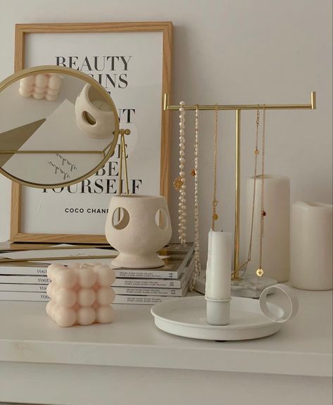 Clean girls, clean your lifestyle, cozy decor, minimalistic style, minimalistic, decor, minimalistic decoration, home, Decour, jewelry, it girl home, it girl, Clean Girl Room Decor, Cool Room Accessories, Clean Girl Room, Girls Room Accessories, Teen Room Makeover, Bedroom Inspiration Cozy, Stylish Room Decor, Girl Apartment Decor, Girl Room Inspiration