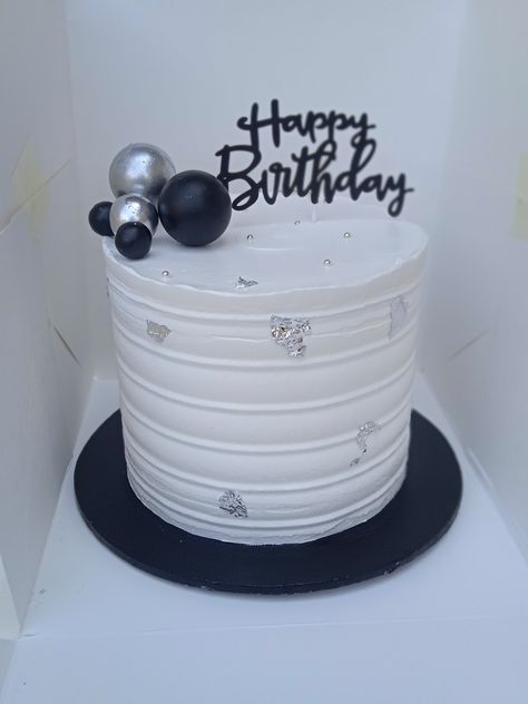 Faux Balls Cake Design, Balls On Cake Design, Whip Cream Cake Design, Happy Birthday Homme, 6inch Cake Design, Simple Whipped Cream Cake Design, 6 Inch Cake Design Birthday, Simple Birthday Cake For Men Ideas, Adult Birthday Cakes For Men