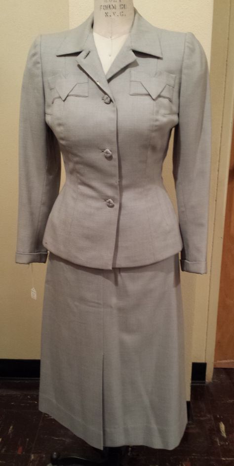 1940s skirt suit featuring the "V" for victory pocket lapel. Victory Suit 1940, 1940s Victory Suit, Plum Suit, 1940s Clothes, Pinup Inspiration, 1940s Skirt, Fashion 1940s Style, Dress Embellishments, 1940 Style