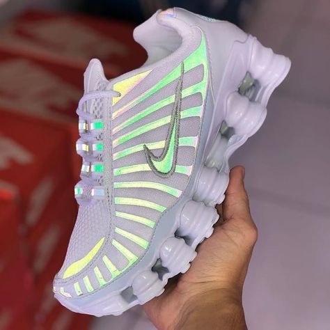 Nike Shox Shoes, Nike Fashion Shoes, Tenis Nike, Nike Air Shoes, Shoes Sneakers Nike, Cute Nike Shoes, Cute Sneakers, Sport Shoes Women, Shoe Pattern