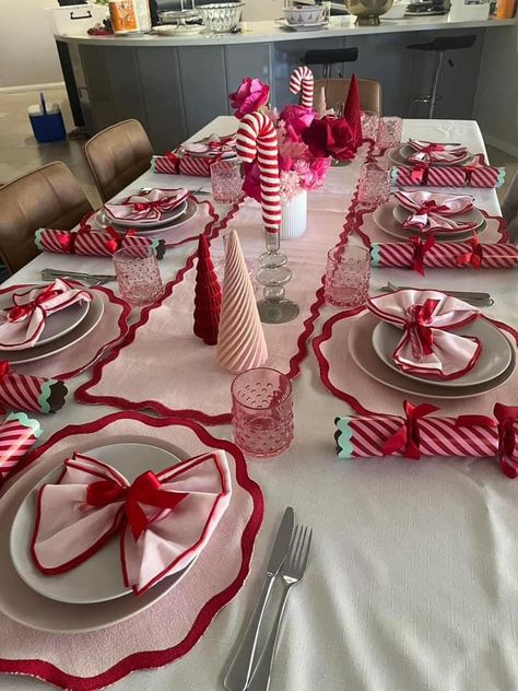 Peppermint Theme Party, Peppermint Birthday Party, Peppermint Tablescape, Table Setting Etiquette, Christmas Dinner Table Settings, Pink Peppermint, Ladies Brunch, Seasonal Living, Peppermint Christmas