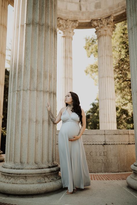 Pictures On Stairs, Maternity Shots, Maternity Photography Poses Outdoors, Pregnant Photo, Maternity Photography Poses Couple, Urban Baby, Baby Bump Photos, Maternity Ideas, Maternity Photoshoot Poses