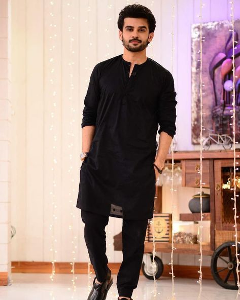 Black Kurta Designs Men's Style, Fahad Sheikh, Kurta Designs Men's, Hoodie Illustration, Casual Shirts Outfit, Kurta Fashion, Latest Kurta Designs, Mens Indian Wear, Boys Kurta Design