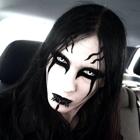 A nice pic from 2012. :) #goth #makeup #blackhair #male #eyeliner #prince #xilmordas #pale # Male Eyeliner, Gothic Eyeliner, Punk Rock Makeup, Drag King Makeup, Mens Halloween Makeup, Vampire Makeup Looks, Goth Male, Trad Goth Makeup, Traditional Goth